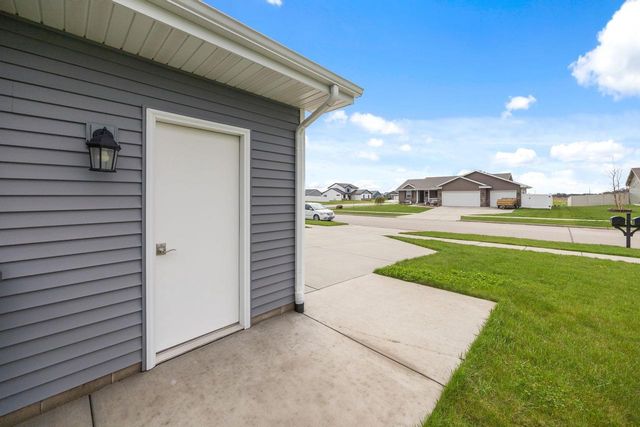 8 W Gailen Lane, Milton, WI 53563