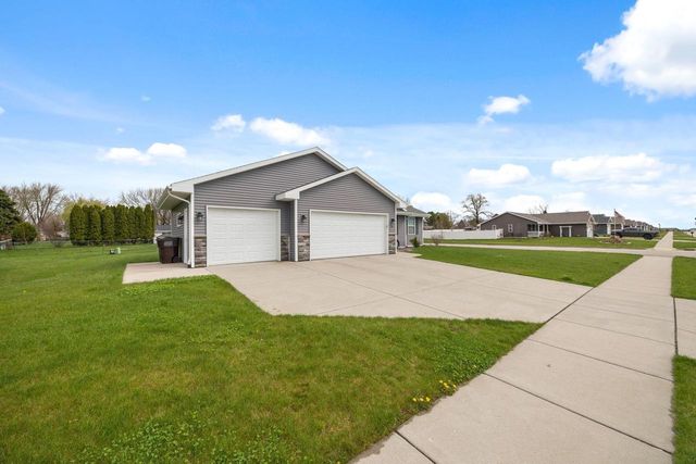 8 W Gailen Lane, Milton, WI 53563