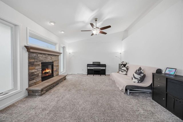 8 W Gailen Lane, Milton, WI 53563