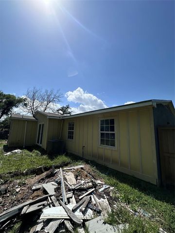108 Yaupon Drive, Baytown, TX 77520