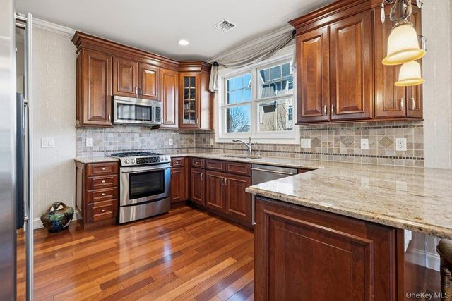 336 Trotting Lane, Westbury, NY 11590