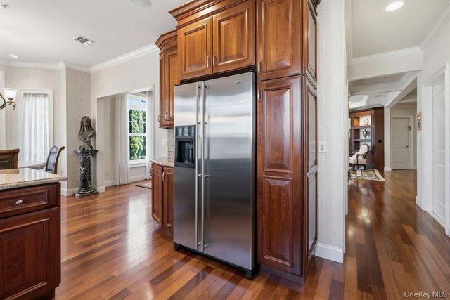 336 Trotting Lane, Westbury, NY 11590