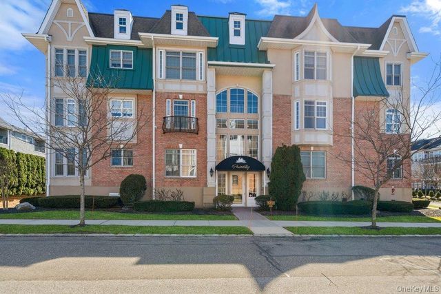 336 Trotting Lane, Westbury, NY 11590