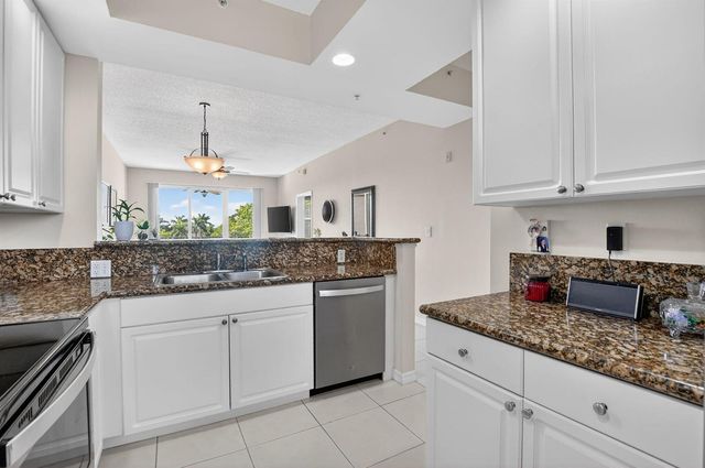 26 Royal Palm Way 403, Boca Raton, FL 33432