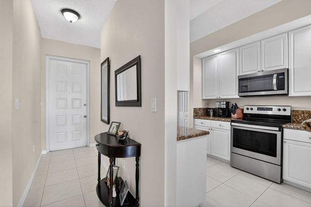 26 Royal Palm Way 403, Boca Raton, FL 33432