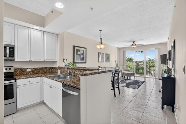 26 Royal Palm Way 403, Boca Raton, FL 33432