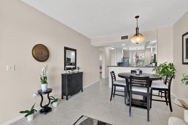 26 Royal Palm Way 403, Boca Raton, FL 33432