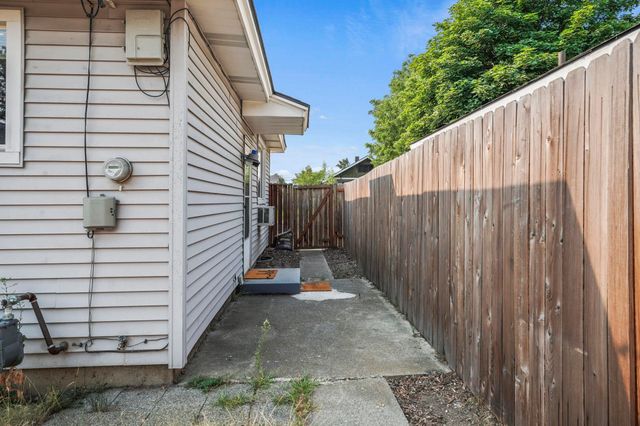 1007 E Walton St, Spokane, WA 99207
