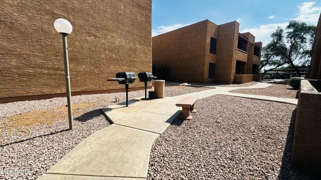 2625 E Indian School Road Unit 142, Phoenix, AZ 85016