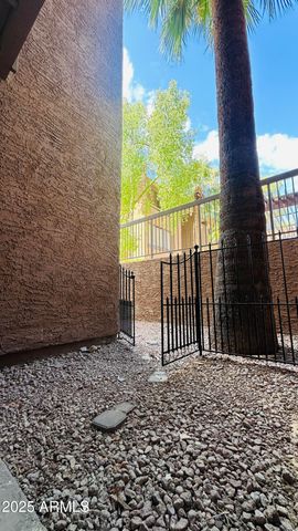2625 E Indian School Road Unit 142, Phoenix, AZ 85016