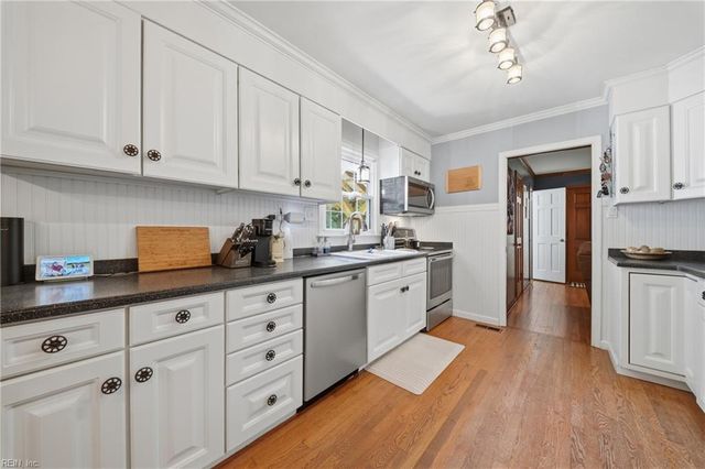 21 Club TER, Newport News, VA 23606