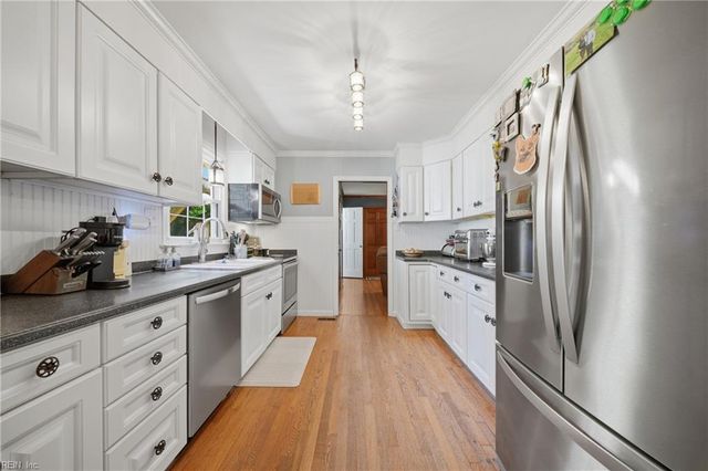 21 Club TER, Newport News, VA 23606