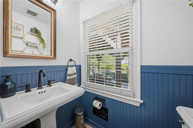 21 Club TER, Newport News, VA 23606