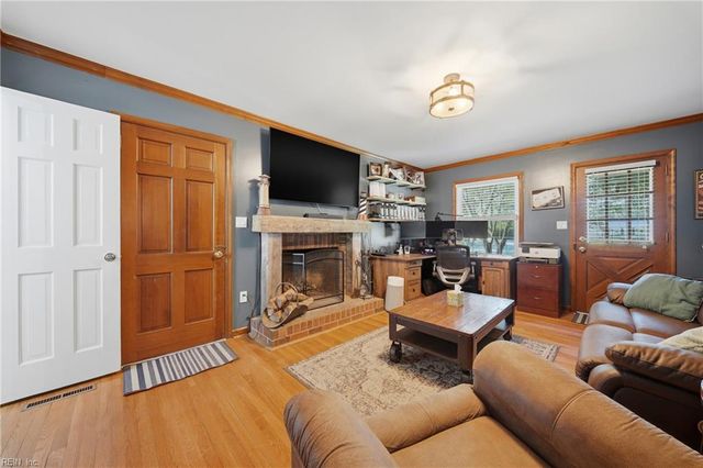 21 Club TER, Newport News, VA 23606