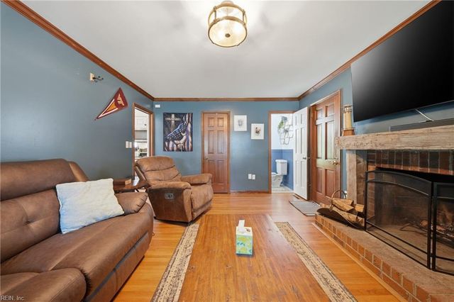 21 Club TER, Newport News, VA 23606