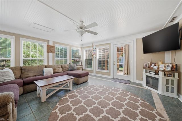 21 Club TER, Newport News, VA 23606