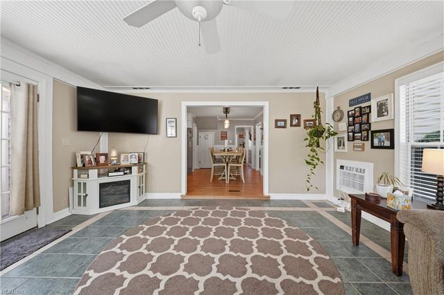 21 Club TER, Newport News, VA 23606