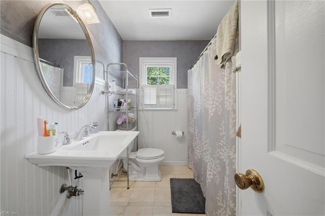 21 Club TER, Newport News, VA 23606
