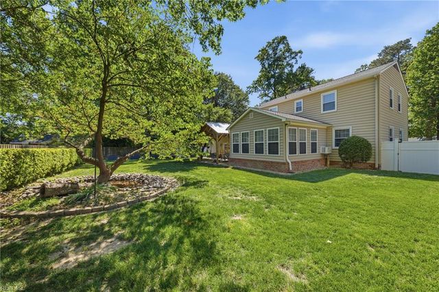 21 Club TER, Newport News, VA 23606
