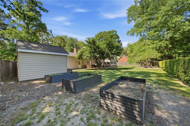 21 Club TER, Newport News, VA 23606