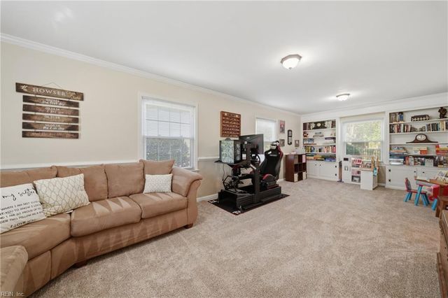 21 Club TER, Newport News, VA 23606
