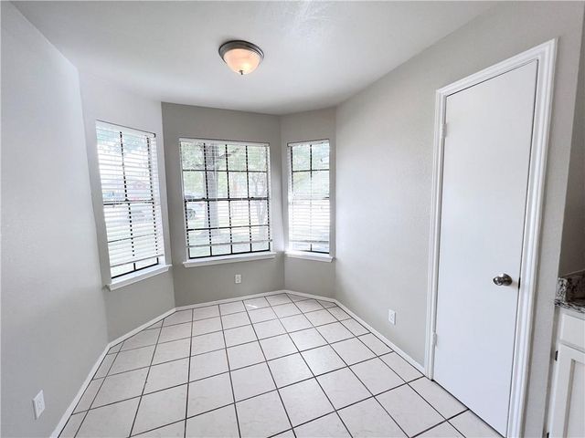906 E Logan ST, Round Rock, TX 78664