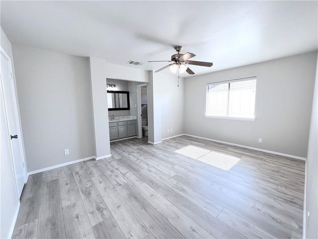 906 E Logan ST, Round Rock, TX 78664