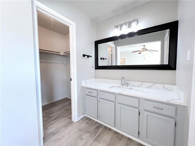 906 E Logan ST, Round Rock, TX 78664
