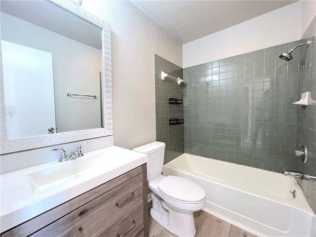 906 E Logan ST, Round Rock, TX 78664