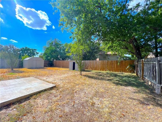 906 E Logan ST, Round Rock, TX 78664