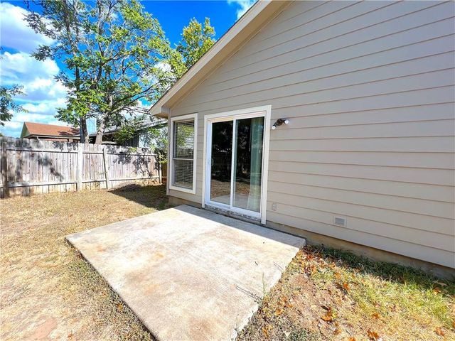 906 E Logan ST, Round Rock, TX 78664