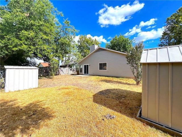 906 E Logan ST, Round Rock, TX 78664
