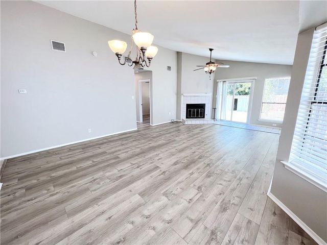 906 E Logan ST, Round Rock, TX 78664