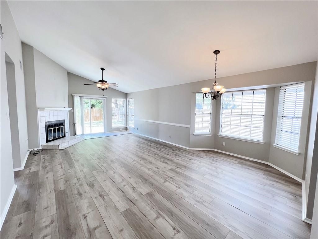 906 E Logan ST, Round Rock, TX 78664