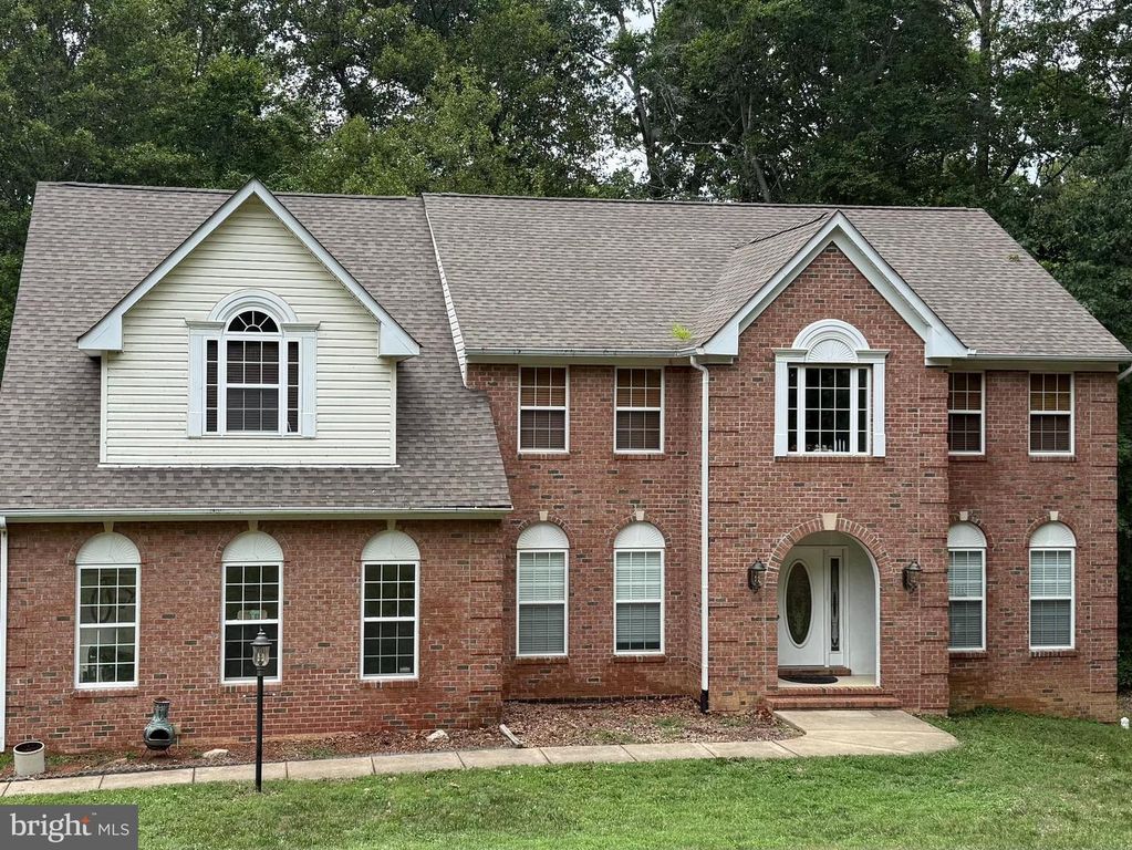 12 RAM LN, Stafford, VA 22554