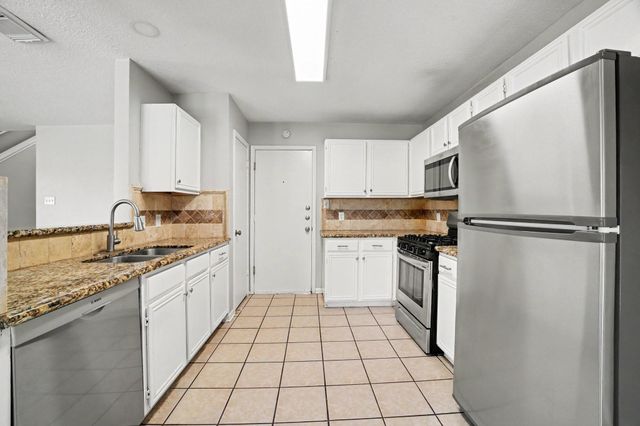 2015 Greencrest Drive, Missouri City, TX 77489