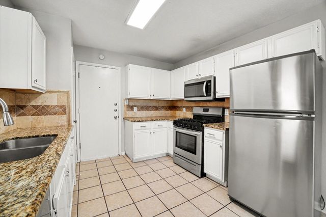 2015 Greencrest Drive, Missouri City, TX 77489