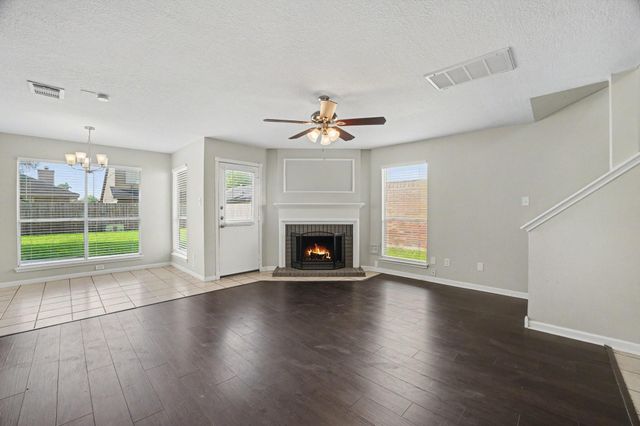 2015 Greencrest Drive, Missouri City, TX 77489
