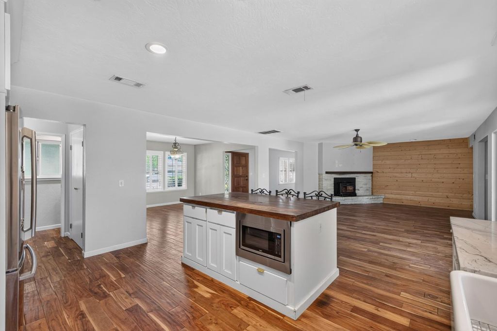 Image 14 of property listing at 421 Shannon Avenue, Madera, CA 93637