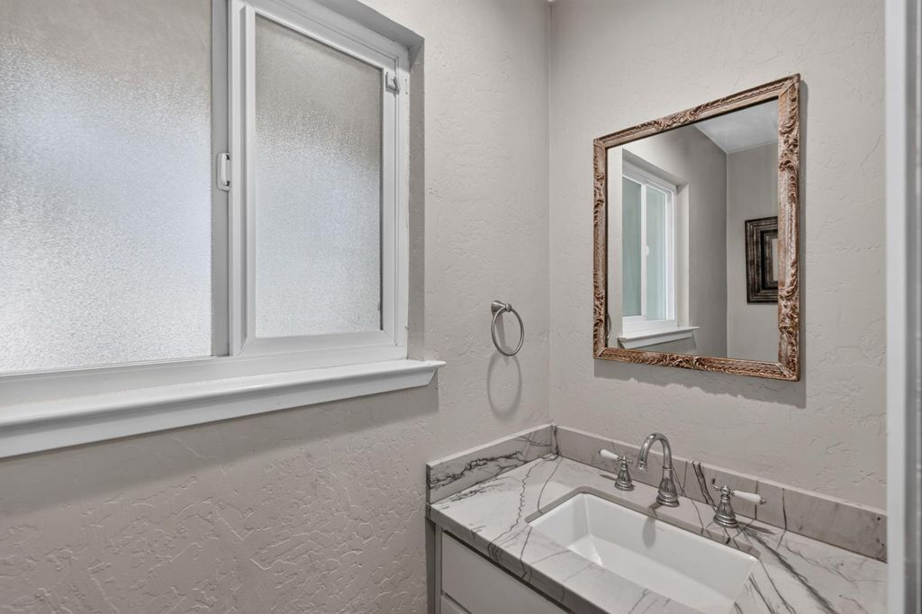 Image 16 of property listing at 421 Shannon Avenue, Madera, CA 93637