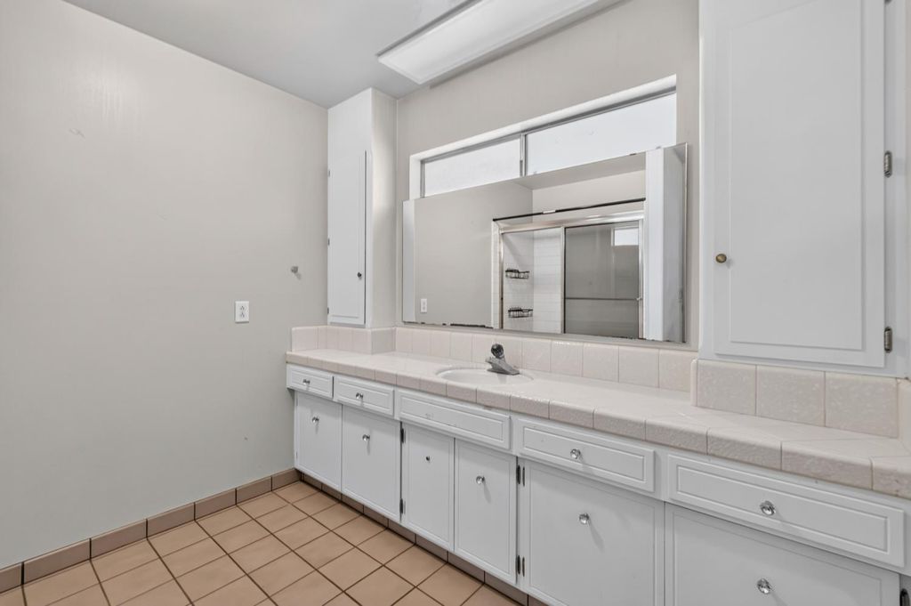 Image 18 of property listing at 421 Shannon Avenue, Madera, CA 93637