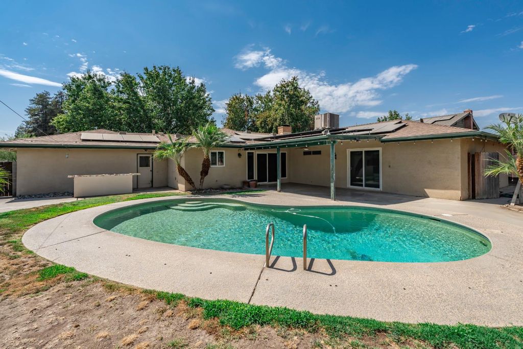 Image 2 of property listing at 421 Shannon Avenue, Madera, CA 93637