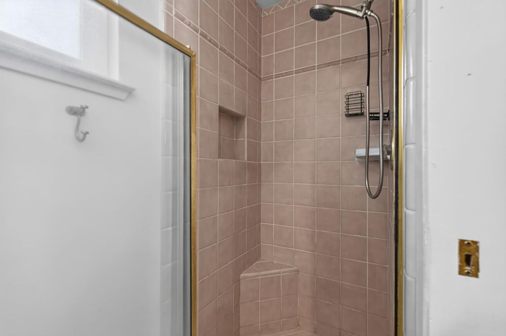 Image 23 of property listing at 421 Shannon Avenue, Madera, CA 93637
