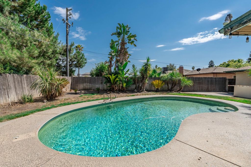 Image 27 of property listing at 421 Shannon Avenue, Madera, CA 93637