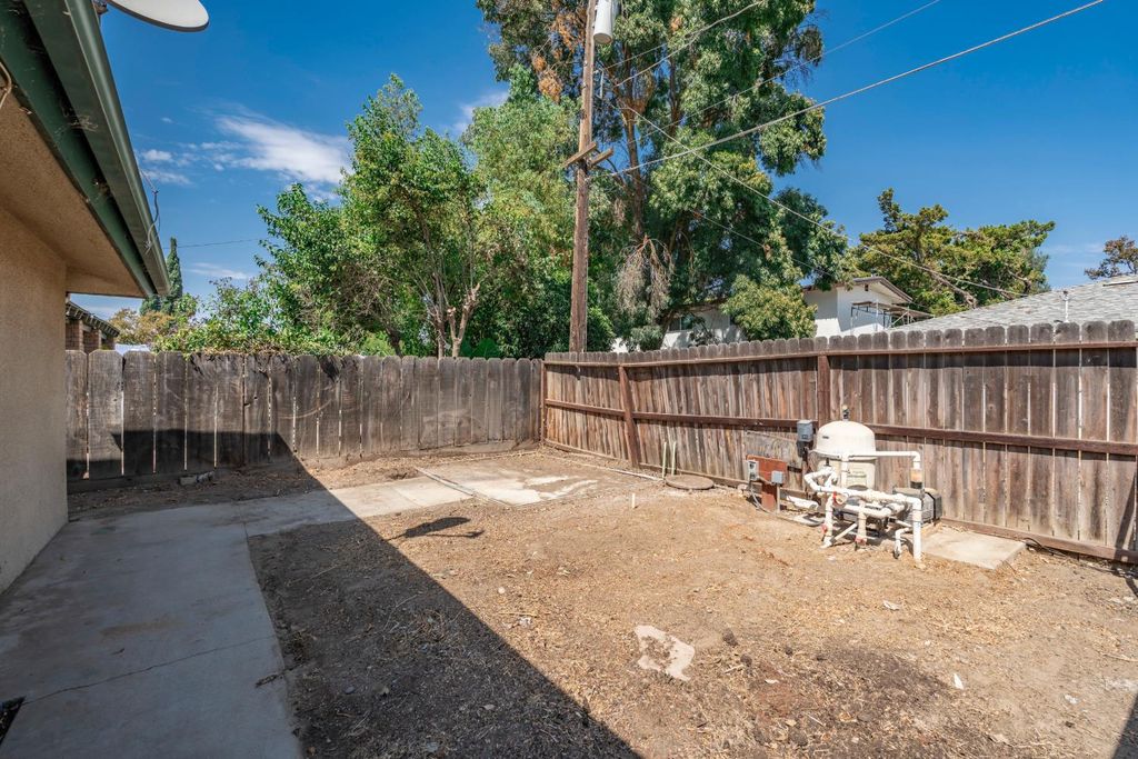 Image 32 of property listing at 421 Shannon Avenue, Madera, CA 93637