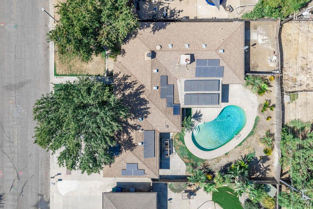 Image 33 of property listing at 421 Shannon Avenue, Madera, CA 93637