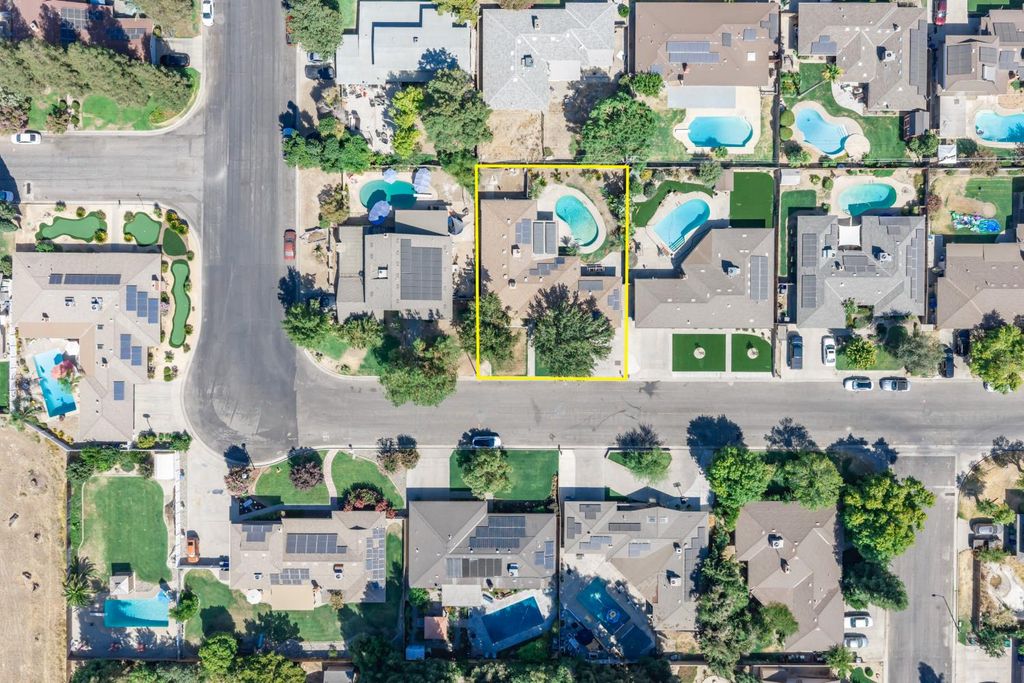 Image 38 of property listing at 421 Shannon Avenue, Madera, CA 93637