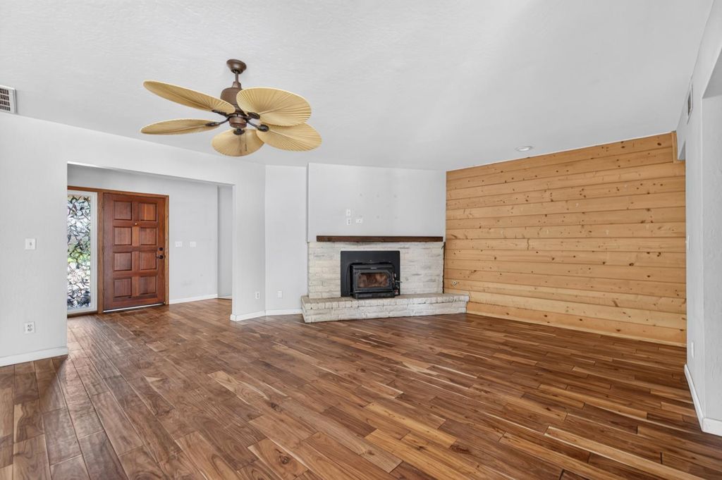 Image 6 of property listing at 421 Shannon Avenue, Madera, CA 93637