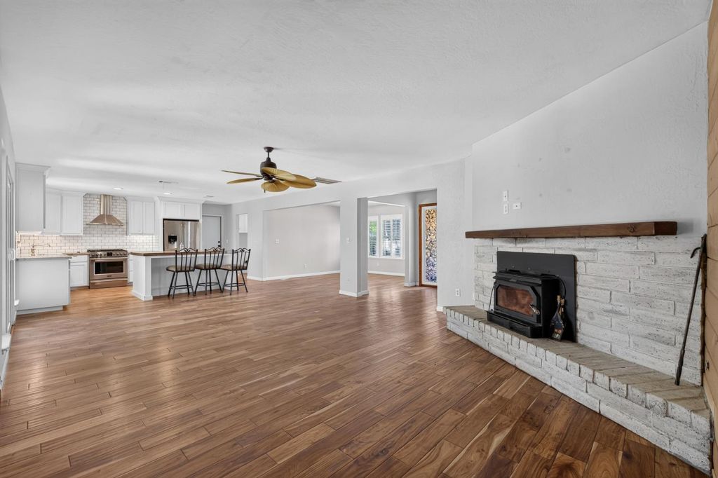 Image 7 of property listing at 421 Shannon Avenue, Madera, CA 93637