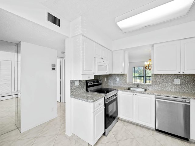 7321 Amberly Lane 206, Delray Beach, FL 33446